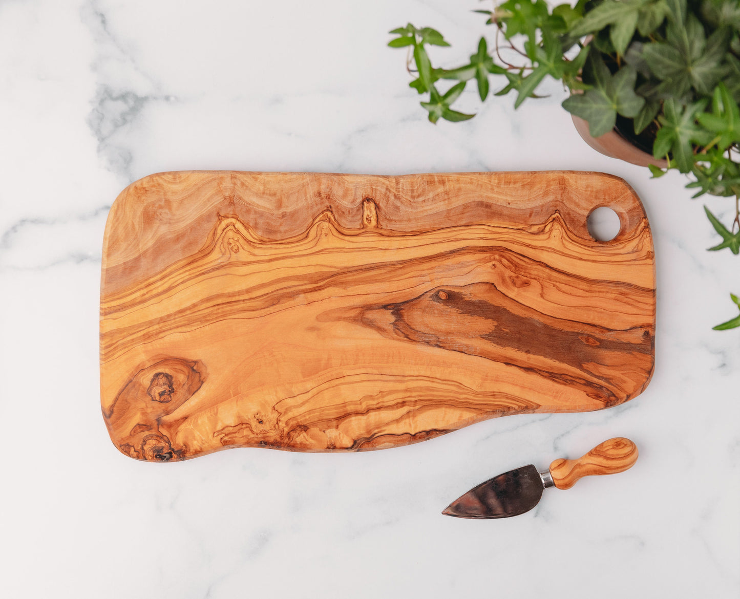 Custom engraved Olive Wood Charcuterie/Cheeseboard with Handle